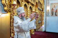 40-В праздник святителя Николая, архиепископа Мирликийского, управляющий Усть-Каменогорской и Семипалатинской епархии сослужил митрополиту Александру за Литургией в Никольском соборе Алма-Аты