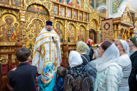 42-В праздник святителя Николая, архиепископа Мирликийского, управляющий Усть-Каменогорской и Семипалатинской епархии сослужил митрополиту Александру за Литургией в Никольском соборе Алма-Аты