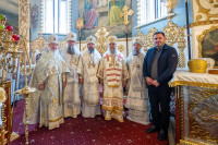 46-В праздник святителя Николая, архиепископа Мирликийского, управляющий Усть-Каменогорской и Семипалатинской епархии сослужил митрополиту Александру за Литургией в Никольском соборе Алма-Аты