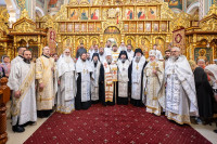 50-В праздник святителя Николая, архиепископа Мирликийского, управляющий Усть-Каменогорской и Семипалатинской епархии сослужил митрополиту Александру за Литургией в Никольском соборе Алма-Аты
