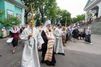 52-В праздник святителя Николая, архиепископа Мирликийского, управляющий Усть-Каменогорской и Семипалатинской епархии сослужил митрополиту Александру за Литургией в Никольском соборе Алма-Аты