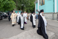 53-В праздник святителя Николая, архиепископа Мирликийского, управляющий Усть-Каменогорской и Семипалатинской епархии сослужил митрополиту Александру за Литургией в Никольском соборе Алма-Аты