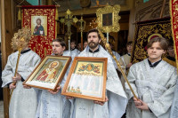 54-В праздник святителя Николая, архиепископа Мирликийского, управляющий Усть-Каменогорской и Семипалатинской епархии сослужил митрополиту Александру за Литургией в Никольском соборе Алма-Аты