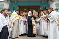 56-В праздник святителя Николая, архиепископа Мирликийского, управляющий Усть-Каменогорской и Семипалатинской епархии сослужил митрополиту Александру за Литургией в Никольском соборе Алма-Аты