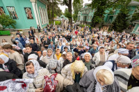 57-В праздник святителя Николая, архиепископа Мирликийского, управляющий Усть-Каменогорской и Семипалатинской епархии сослужил митрополиту Александру за Литургией в Никольском соборе Алма-Аты