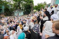 58-В праздник святителя Николая, архиепископа Мирликийского, управляющий Усть-Каменогорской и Семипалатинской епархии сослужил митрополиту Александру за Литургией в Никольском соборе Алма-Аты