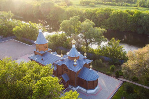 Управляющий Усть-Каменогорской и Семипалатинской епархии сослужил Главе Митрополичьего округа за Литургией в Феодоровской церкви Покровского монастыря города Уральска