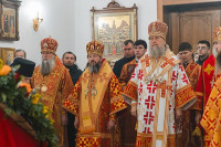 5-Управляющий Усть-Каменогорской и Семипалатинской епархии сослужил Главе Митрополичьего округа за Литургией в Феодоровской церкви Покровского монастыря города Уральска