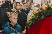 10-Управляющий Усть-Каменогорской и Семипалатинской епархии сослужил Главе Митрополичьего округа за Литургией в Феодоровской церкви Покровского монастыря города Уральска