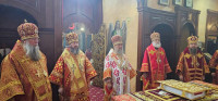 5-В неделю святых жен-мироносиц архиепископ Усть-Каменогорский и Семипалатинский Амфилохий сослужил митрополиту Александру за Литургией в Михайло-Архангельском кафедральном соборе Уральска