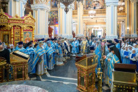 4-В праздник Феодоровской иконы Божией Матери архиепископ Усть-Каменогорский и Семипалатинский Амфилохий сослужил Главе Митрополичьего округа за Божественной Литургией в главном храме Южной столицы