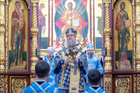 12-В праздник Феодоровской иконы Божией Матери архиепископ Усть-Каменогорский и Семипалатинский Амфилохий сослужил Главе Митрополичьего округа за Божественной Литургией в главном храме Южной столицы