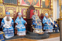 16-В праздник Феодоровской иконы Божией Матери архиепископ Усть-Каменогорский и Семипалатинский Амфилохий сослужил Главе Митрополичьего округа за Божественной Литургией в главном храме Южной столицы