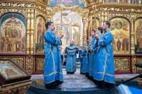 18-В праздник Феодоровской иконы Божией Матери архиепископ Усть-Каменогорский и Семипалатинский Амфилохий сослужил Главе Митрополичьего округа за Божественной Литургией в главном храме Южной столицы