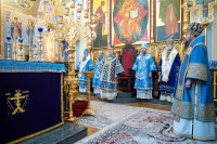 20-В праздник Феодоровской иконы Божией Матери архиепископ Усть-Каменогорский и Семипалатинский Амфилохий сослужил Главе Митрополичьего округа за Божественной Литургией в главном храме Южной столицы