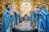 27-В праздник Феодоровской иконы Божией Матери архиепископ Усть-Каменогорский и Семипалатинский Амфилохий сослужил Главе Митрополичьего округа за Божественной Литургией в главном храме Южной столицы
