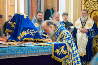 33-В праздник Феодоровской иконы Божией Матери архиепископ Усть-Каменогорский и Семипалатинский Амфилохий сослужил Главе Митрополичьего округа за Божественной Литургией в главном храме Южной столицы