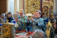 39-В праздник Феодоровской иконы Божией Матери архиепископ Усть-Каменогорский и Семипалатинский Амфилохий сослужил Главе Митрополичьего округа за Божественной Литургией в главном храме Южной столицы