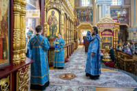 42-В праздник Феодоровской иконы Божией Матери архиепископ Усть-Каменогорский и Семипалатинский Амфилохий сослужил Главе Митрополичьего округа за Божественной Литургией в главном храме Южной столицы
