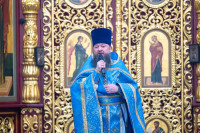 44-В праздник Феодоровской иконы Божией Матери архиепископ Усть-Каменогорский и Семипалатинский Амфилохий сослужил Главе Митрополичьего округа за Божественной Литургией в главном храме Южной столицы