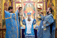 47-В праздник Феодоровской иконы Божией Матери архиепископ Усть-Каменогорский и Семипалатинский Амфилохий сослужил Главе Митрополичьего округа за Божественной Литургией в главном храме Южной столицы