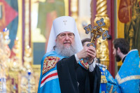 54-В праздник Феодоровской иконы Божией Матери архиепископ Усть-Каменогорский и Семипалатинский Амфилохий сослужил Главе Митрополичьего округа за Божественной Литургией в главном храме Южной столицы