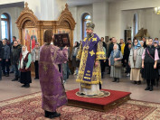 6-В Неделю 5-ю Великого поста архиепископ Амфилохий возглавил служение Божественной Литургии в Андреевском кафедральном соборе