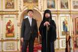 3-Встреча епископа Амфилохия с представителями власти, прибывшими в Андреевский кафедральный собор поздравить с днем Святой Пасхи