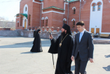10-Встреча епископа Амфилохия с представителями власти, прибывшими в Андреевский кафедральный собор поздравить с днем Святой Пасхи