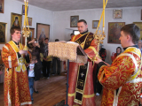 13-В четверг Светлой седмицы епископ Амфилохий совершил Божественную Литургию в Трехсвятительском храме пос.Глубокое