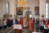 Архиерейское богослужение в пятницу Светлой седмицы  в Зиновьевском храме района Новая Согра