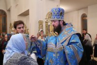 9-«Днесь Боговместимый храм, Богородица, в храм Господень приводится»