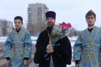 12-«Днесь Боговместимый храм, Богородица, в храм Господень приводится»