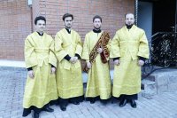 1-В день памяти святых первоверховных апостолов Петра и Павла Епископ Амфилохий совершил Божественную литургию в Андреевском кафедральном соборе