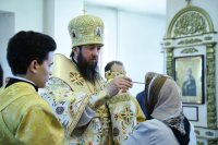 10-В день памяти святых первоверховных апостолов Петра и Павла Епископ Амфилохий совершил Божественную литургию в Андреевском кафедральном соборе