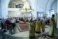 21-В день памяти святых первоверховных апостолов Петра и Павла Епископ Амфилохий совершил Божественную литургию в Андреевском кафедральном соборе