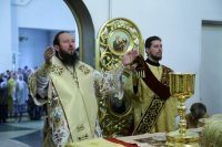 22-В день памяти святых первоверховных апостолов Петра и Павла Епископ Амфилохий совершил Божественную литургию в Андреевском кафедральном соборе