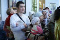 29-В день памяти святых первоверховных апостолов Петра и Павла Епископ Амфилохий совершил Божественную литургию в Андреевском кафедральном соборе