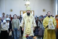 32-В день памяти святых первоверховных апостолов Петра и Павла Епископ Амфилохий совершил Божественную литургию в Андреевском кафедральном соборе