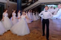 6-В Усть-Каменогорске прошел III молодежный бал  «Времен связующая нить»